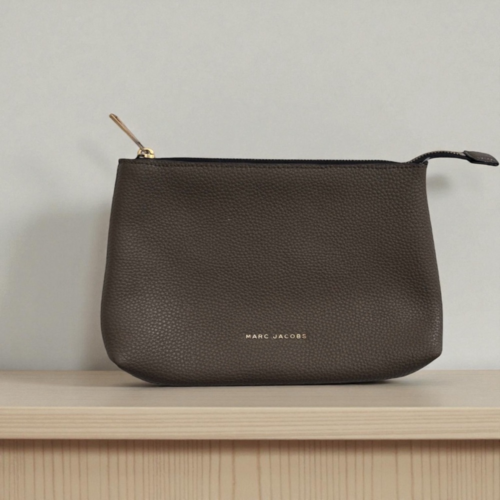 Marc Jacobs Taupe Leather Wallet
